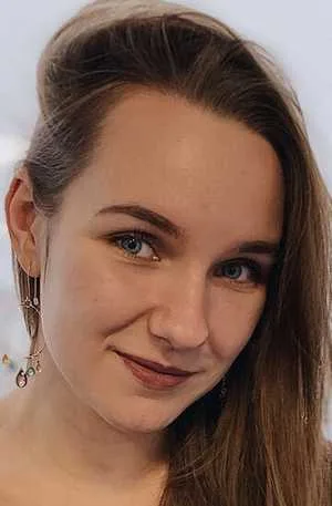 Анна Устюжанинова